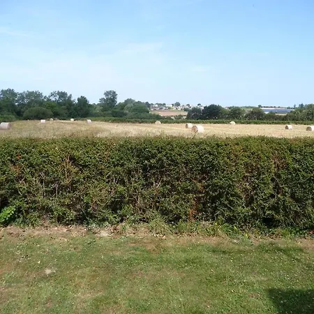 Bretagne Vintage & Caravan: Rustic Glamping Experience Bed & Breakfast *