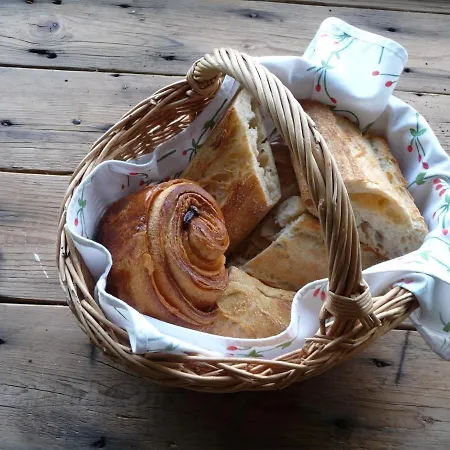 Bretagne Vintage & Caravan: Rustic Glamping Experience Pleumeur-Gautier