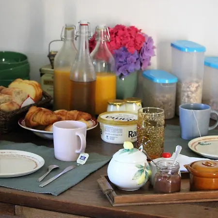 Bed & Breakfast Bretagne Vintage & Caravan: Rustic Glamping Experience