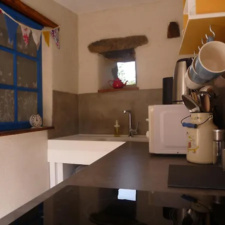 Bretagne Vintage & Caravan: Rustic Glamping Experience Bed & Breakfast *