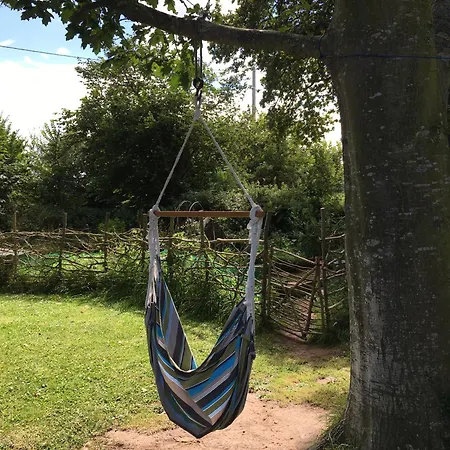 Bretagne Vintage & Caravan: Rustic Glamping Experience Bed & Breakfast
