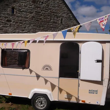 Bretagne Vintage & Caravan: Rustic Glamping Experience