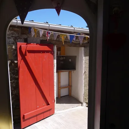 Bretagne Vintage & Caravan: Rustic Glamping Experience Bed & Breakfast Pleumeur-Gautier