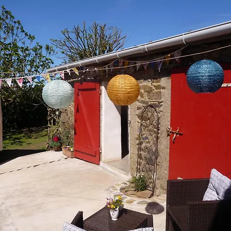 Bed & Breakfast Bretagne Vintage & Caravan: Rustic Glamping Experience *
